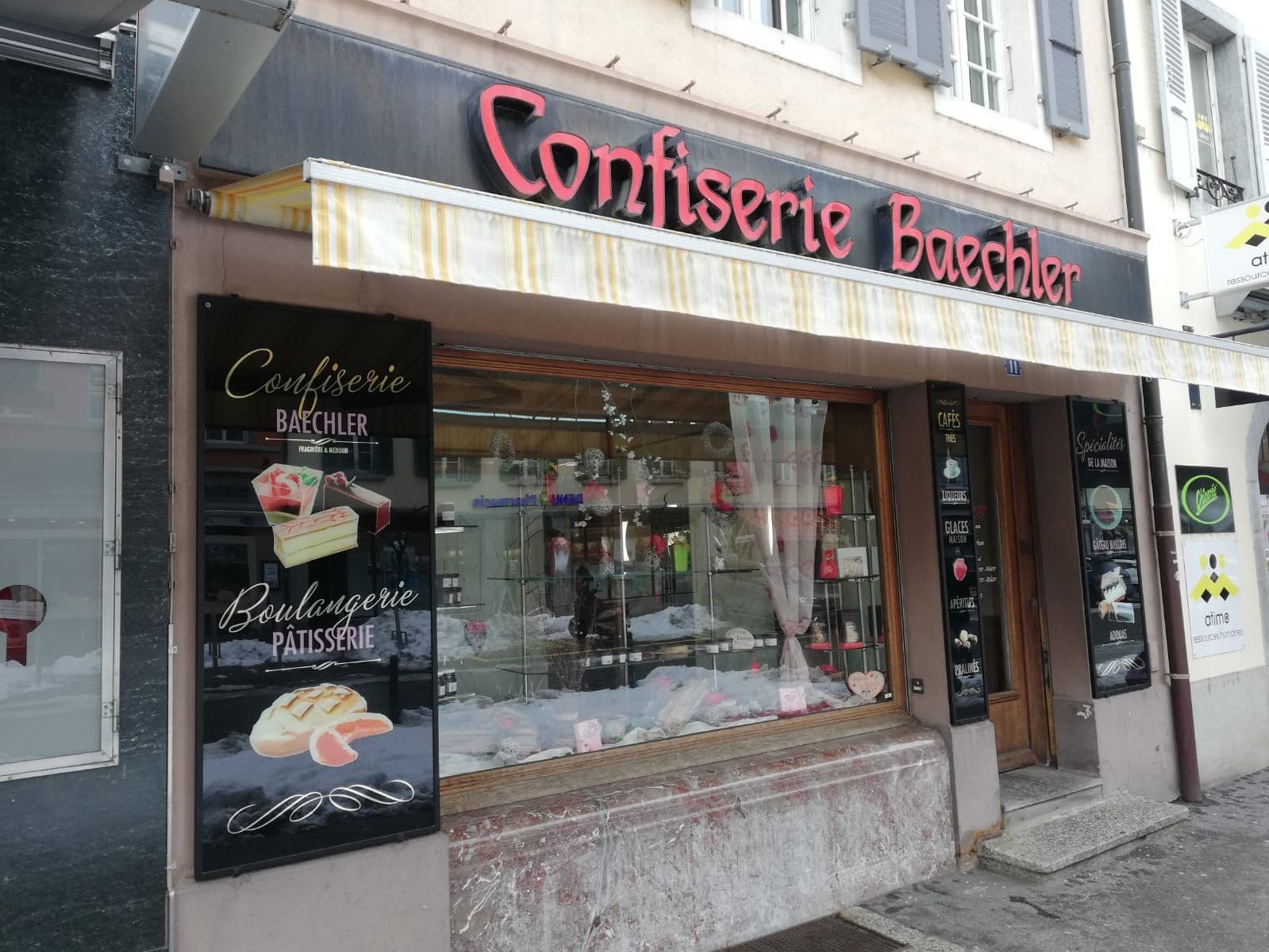 La devanture de la Confiserie Baechler, Grand-Rue 11 à Bulle.